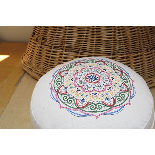 zafu - pohankový sedák - meditační polštář režný s vyšívanou mandalou pastelová 30cm
