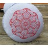 zafu - pohankový sedák - meditační polštář šedý, červeně vyšívaný, průměr 30cm